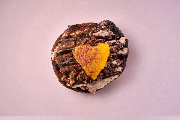 福岡発カフェ「PLUS」がリブランディング。グルテンフリーベーグルなど新メニュー発売