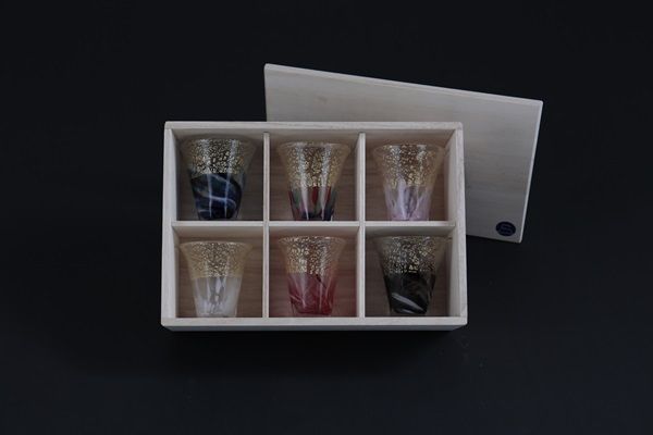 富士山モチーフの手作りガラス酒器「fuji choko」花火が登場！富士山の造形美を世界へ