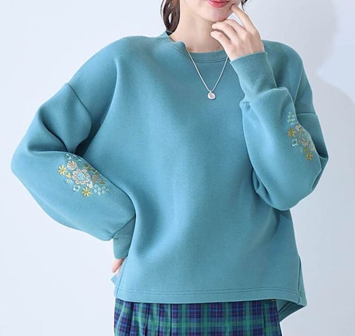 袖刺繍ダンボールニットプルオーバー ミッキーモチーフ