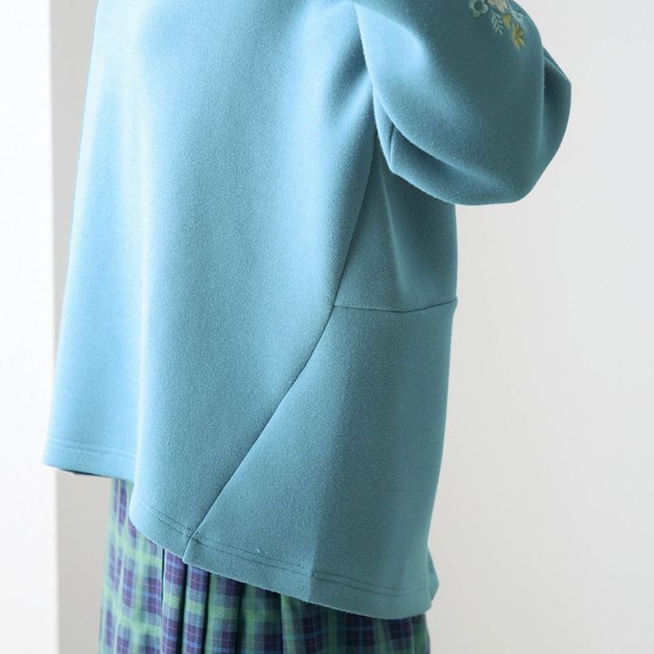 袖刺繍ダンボールニットプルオーバー サイドスタイル