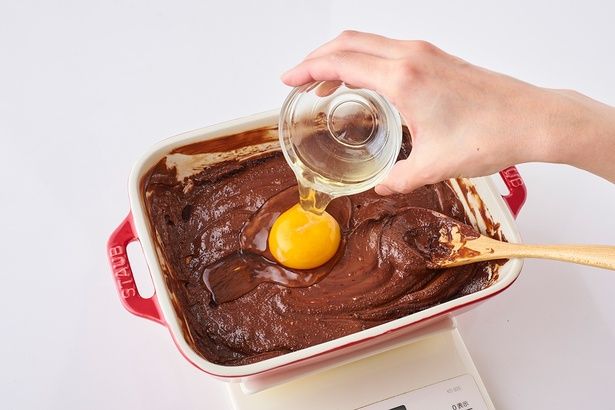 なめらかになるまで混ぜ合わせる （C）青木ゆかり（♪♪maron♪♪）／KADOKAWA