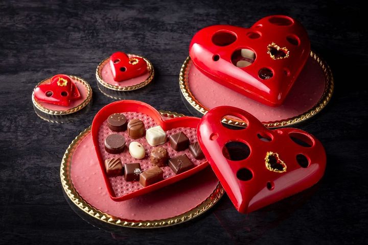 「ビジューハート」Lサイズ 8400円／Sサイズ1450円