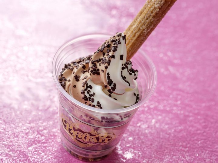 クリッターサンデー（ミッキーチュロス＆ミックスソフトクリーム）