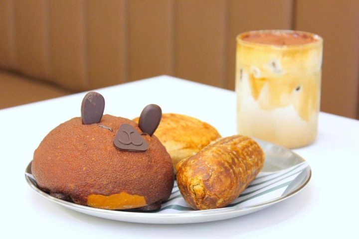 カピバラの形をしたかわいいモカボンは5000W。オクススパンはここでしか食べられないので、お土産にする日本人も多いのだそう。