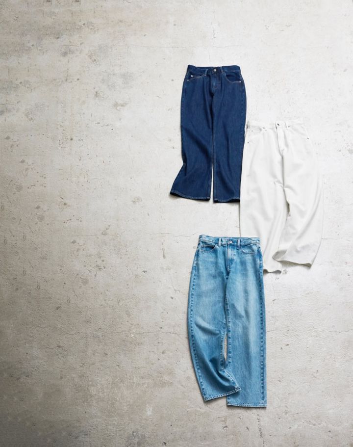 上から ブーツカットジーンズ¥4,990、バギーカーブジーンズ¥4,990／ともにユニクロ、ストレートジーンズ¥4,990／ユニクロ アンド ジェイダブリュー アンダーソン（ユニクロ）