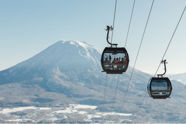 羊蹄山をバックに空中散歩を楽しめるゴンドラ