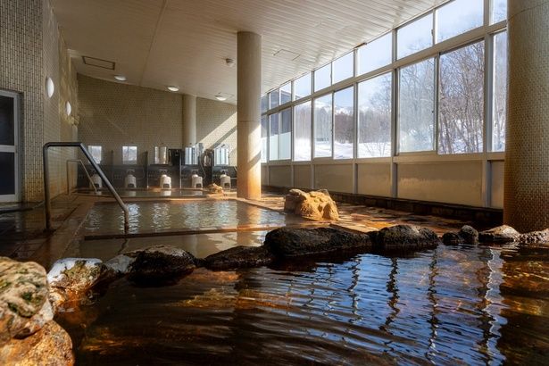 広々とした大浴場でリフレッシュ。湯上がり後の肌はスベスベに！