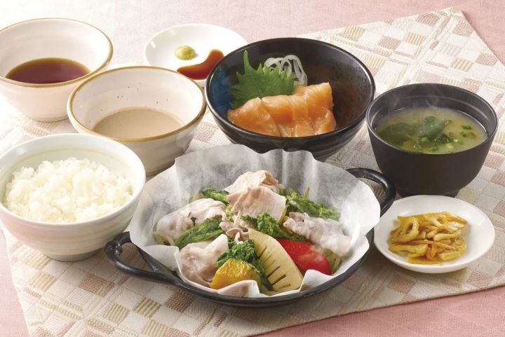 鹿児島もち豚と春野菜蒸し膳