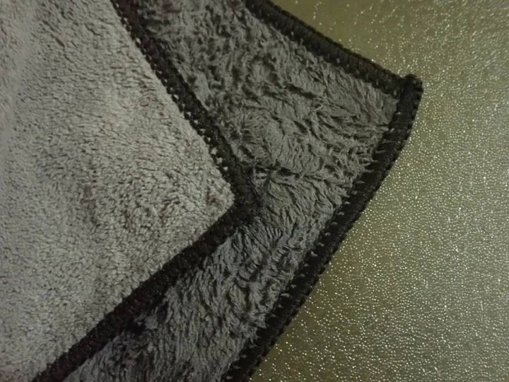 DAISO(ダイソー)：8面使えるマイクロファイバーダスター