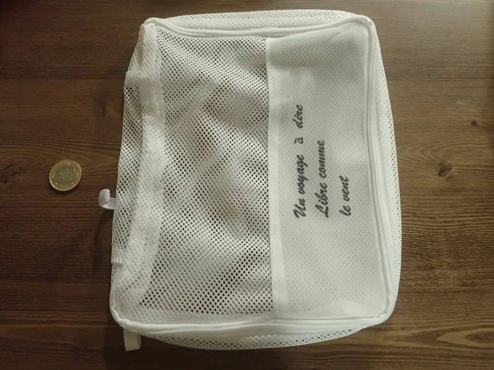 DAISO(ダイソー)：そのまま洗えるトラベル仕分け収納ケース