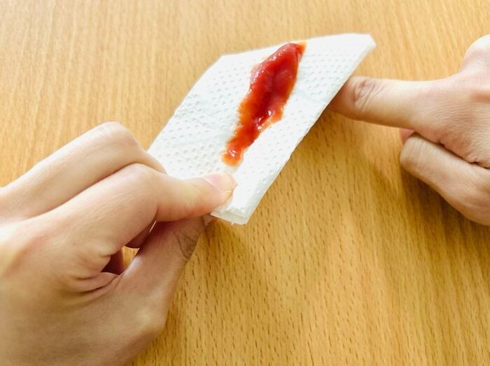 こぼしたマヨネーズやケチャップ、拭くのはNG！ウソのようにキレイになる「お掃除ワザ」を大発見♡