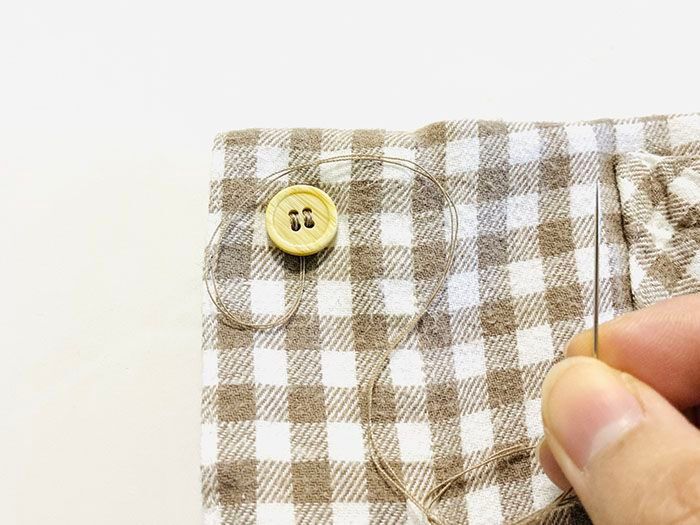 「玉結び」も「玉止め」もしなくてOK！？超簡単なボタンのつけかた。プロ並みにきれいな仕上がりに♪