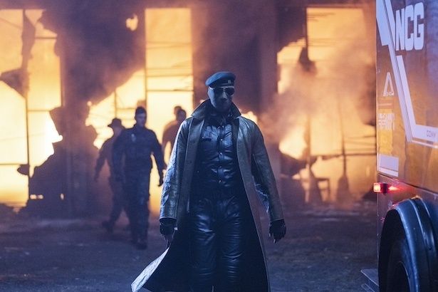 ハンターたちの冷酷なリーダーで、ミステリアスなマスクが印象的なマコーン(リー・ペイス) (C) 2025 Paramount Pictures. All Rights Reserved.