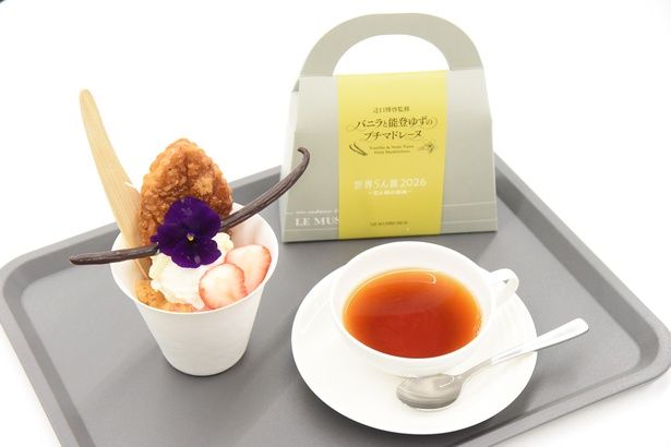 「バニラと苺のミルフィーユパフェ」と「バニラと能登ゆずのプチマドレーヌ」 撮影：ソムタム田井