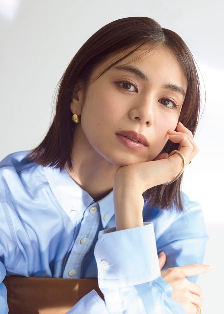 2025年下半期ベスコス ファンデ、アイシャドウ、チーク、リップの1位でメイク！ モデル＝佐藤晴美