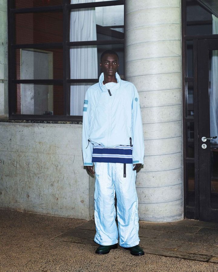 前回のコラボレーションで高い評価を得た同型モデルをベースに、春夏に欠かせないTシャツを加え、春夏シーズンに適応した仕様へアップデート。