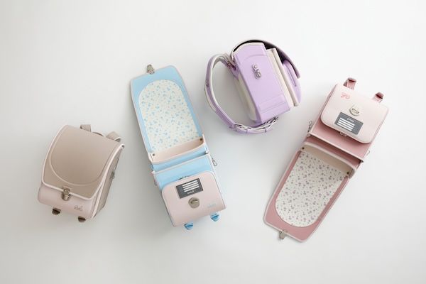 クロスター、2027年入学用ランドセルカタログの請求受付開始。人気ブランドを多数掲載