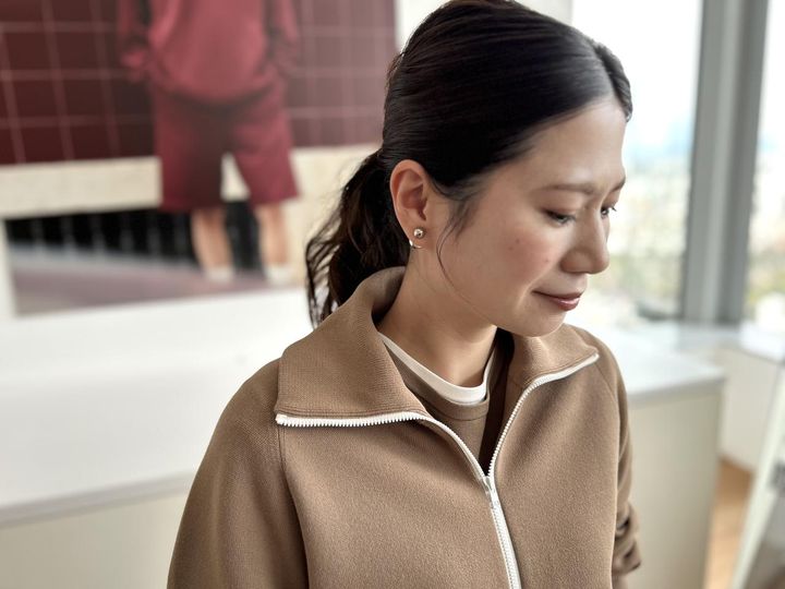 画像: 【UNIQLO：C】ミラノリブフルジップカーディガン（Mサイズ着用）¥5,990 ※一部店舗にて発売、ボクシーニットT（Mサイズ着用）各¥2,990 www.uniqlo.com