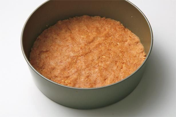 厚さが均一になるように手やスプーンの背で押さえつける （C）げんきスイーツ／KADOKAWA