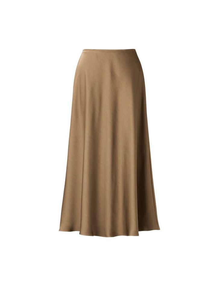 サテンロングスカート 4990円（税込）