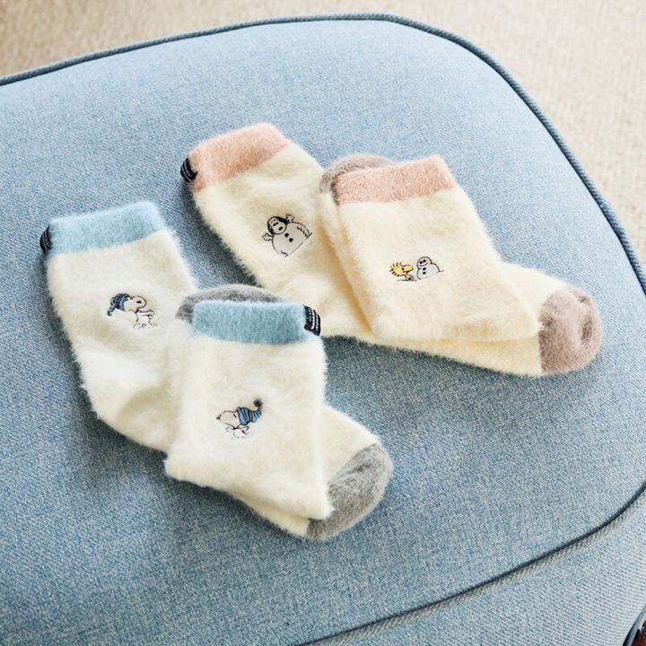 ルームソックス 各¥1,760／ともにスヌーピーミュージアム