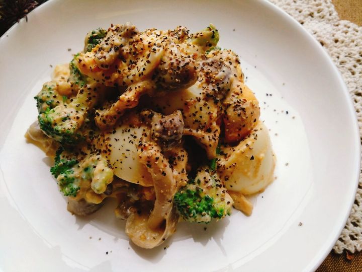 濃厚クリーミーなソースで和える。豆腐ごまドレ卵サラダ