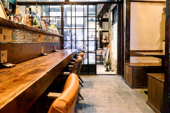 カウンター席とテーブル席