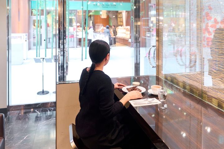 カウンター席はソロ時間の特等席