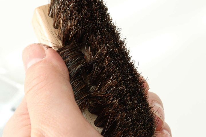 ダイソーのしなやかな靴ブラシ（馬毛入り）