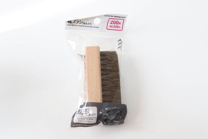 ダイソーの靴ブラシ（馬毛入り）のパッケージ