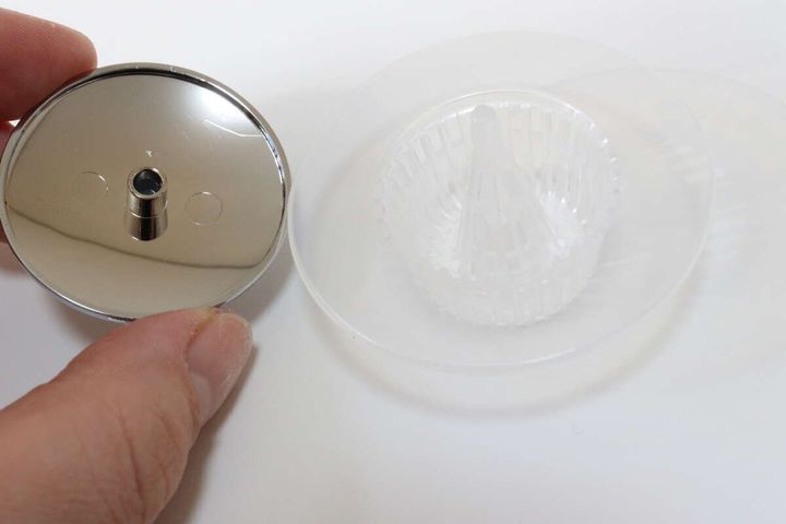 ダイソーの目隠しできる洗面台のゴミガード シルバータイプはカバーを外して掃除できる