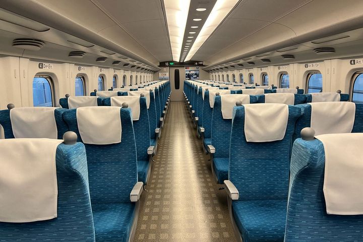 新幹線で「あえて通路側に座る」人にモヤっ