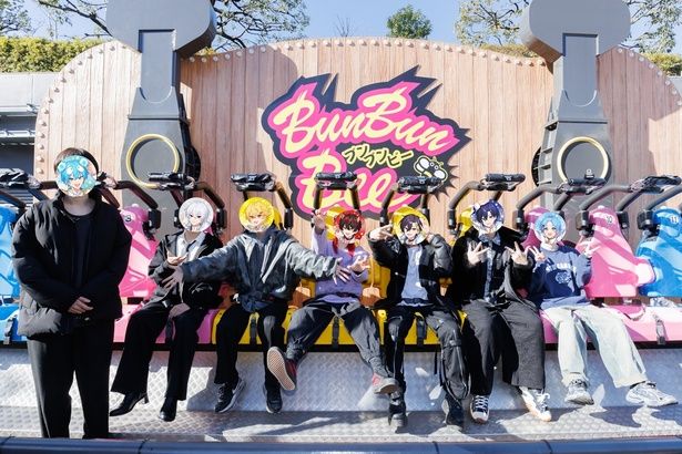 すにすてとコラボ中のアトラクション「ブンブンビー」！おさでいさんは身長制限で乗れなかった…けれど、みんな笑顔で記念写真をパシャリ (C) STPR Inc. 【撮影】島本絵梨佳