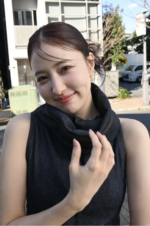 インスタフォロワー40.8万人のモデルの愛甲千笑美さんが新たに、自身が撮影した写真と文章のアカウントを開設した