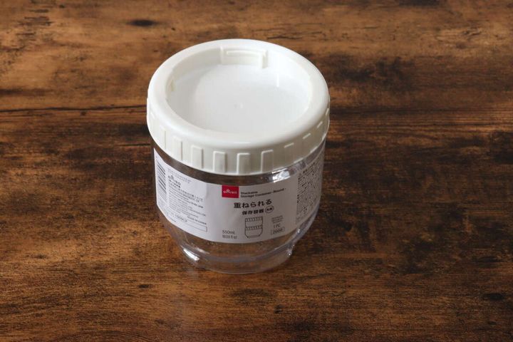 ダイソーの重ねられる保存容器 丸型のパッケージ