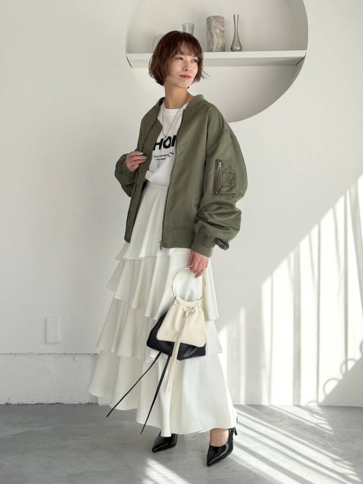 2026春大人女性おすすめ白スカート甘辛ミックスコーデ