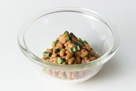 【節約レシピ】どーんと焼いて大胆なステーキに！ 豆腐で作る「ベジステーキ 納豆ソースがけ」のレシピの画像2