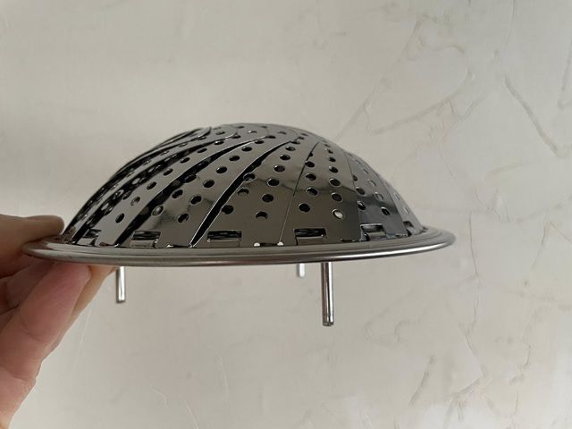 ダイソー ステンレス折りたたみ蒸し器 アウトドアでもOK