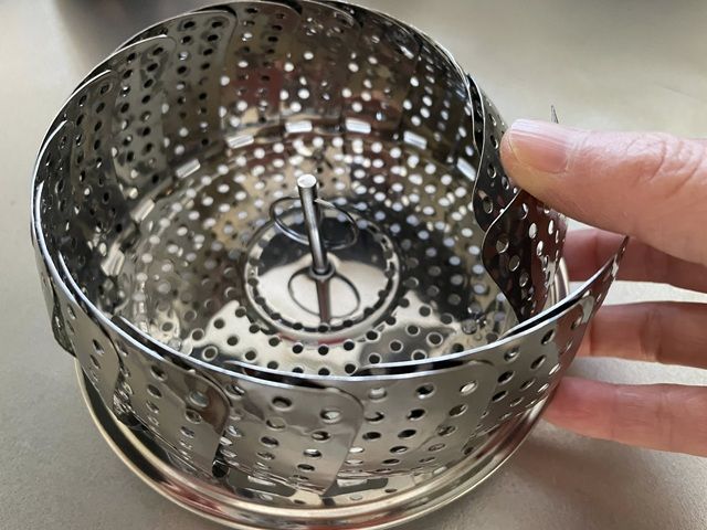 ダイソー ステンレス折りたたみ蒸し器 少量にぴったり