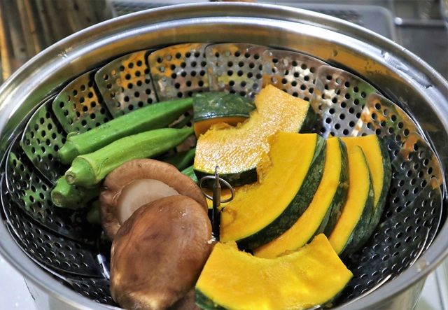 ダイソー 蒸し器 ステンレス折りたたみ蒸し器