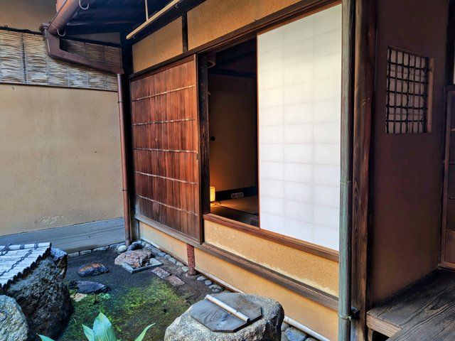 八畳間から見る茶室