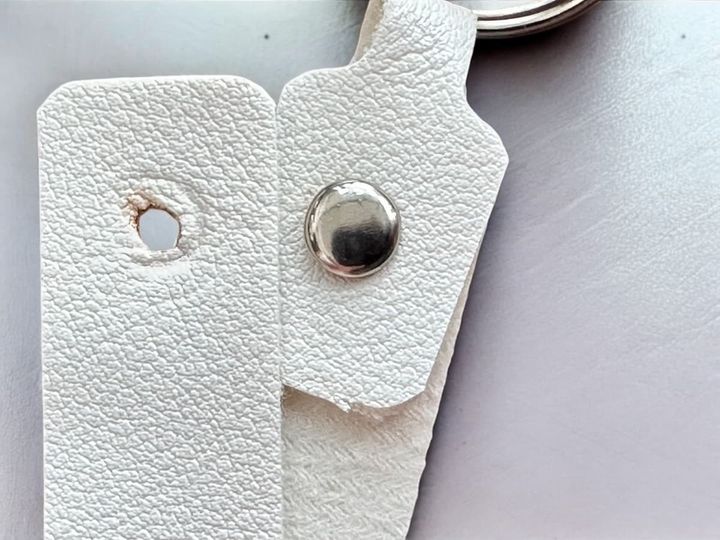 穴が小さめなので取り付け・取り外しが少し困難