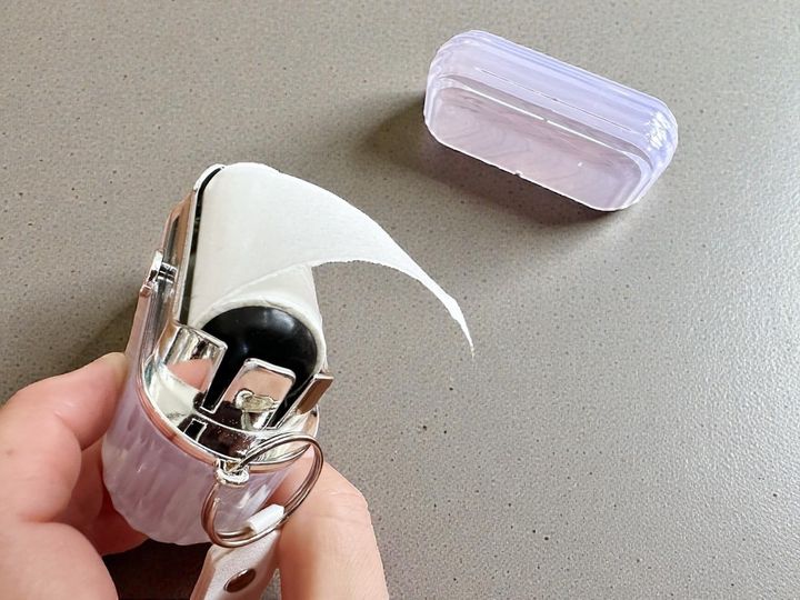 ミシン目で切れるようになっている