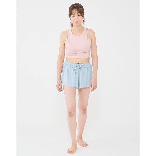 猫背で前のめり (C)かなぺ／KADOKAWA