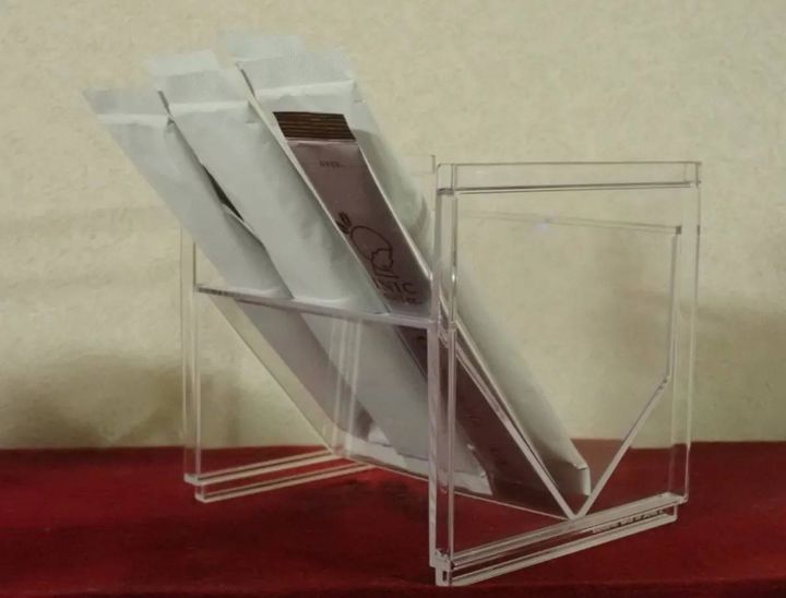 DAISO(ダイソー)：ティータイムラッククリアー