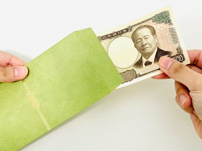 折り目がついたお札を『ピン札』にする裏ワザ！急なピンチに役立ちますよ♪