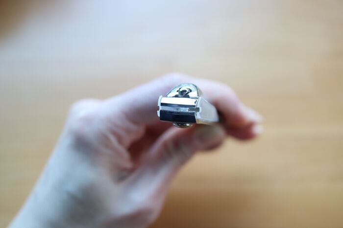 今すぐできる『爪切りの研ぎ方』が簡単すぎた！〈銀色の紙〉を切るだけで切れ味が復活。