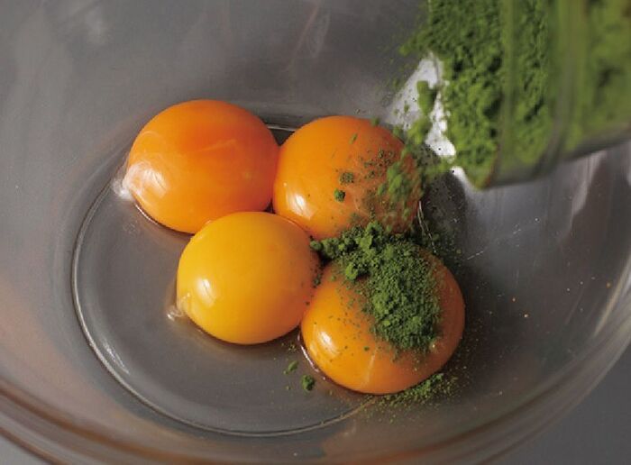 シフォン型で焼くと美味しい！「抹茶あずきシフォンケーキ」の作り方。生クリームを添えれば、よりリッチな仕上がりになりますよ♪