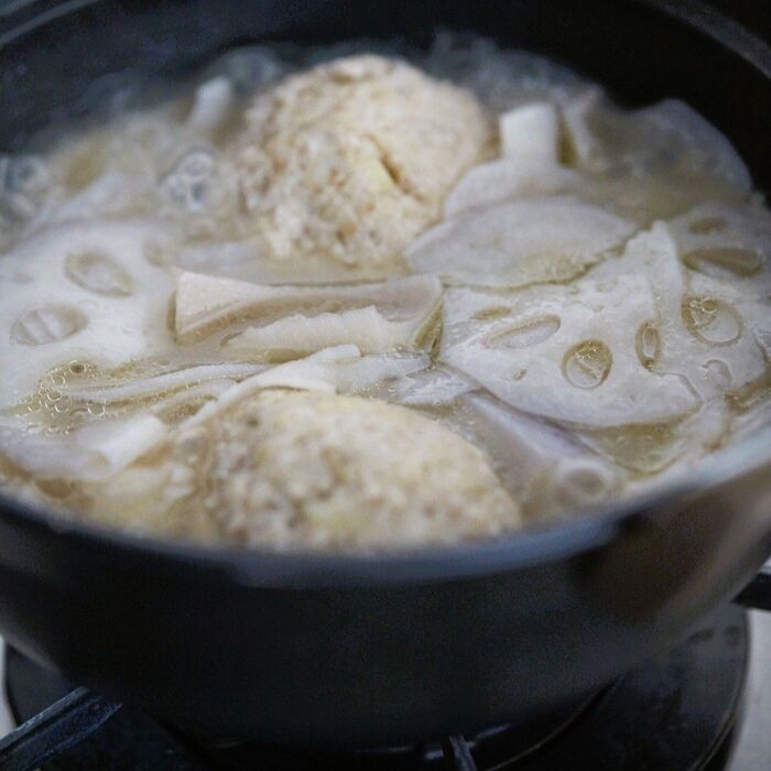 北京生まれの料理家の、やさしい味わいの「肉団子」の作り方。季節野菜と煮るだけで一年中楽しめますよ♪