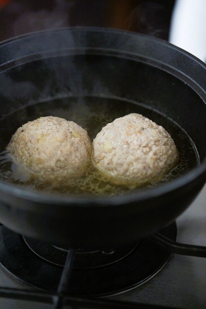 北京生まれの料理家の、やさしい味わいの「肉団子」の作り方。季節野菜と煮るだけで一年中楽しめますよ♪